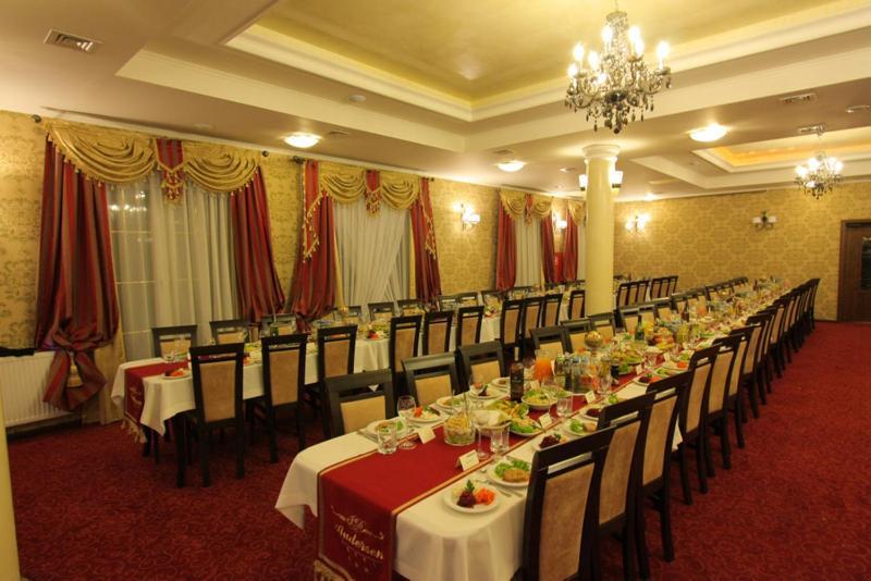 Hotel Andersen Жешув Экстерьер фото